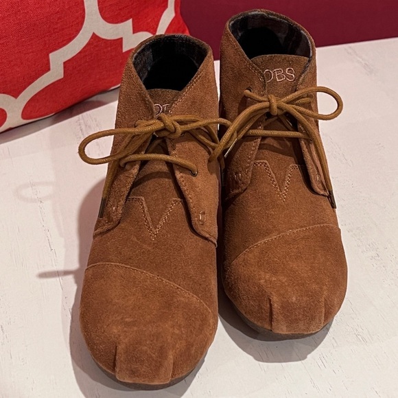 BOBS for Skechers - Tan Suede Lace-up Ankle Wedge Booties - Picture 2 of 9